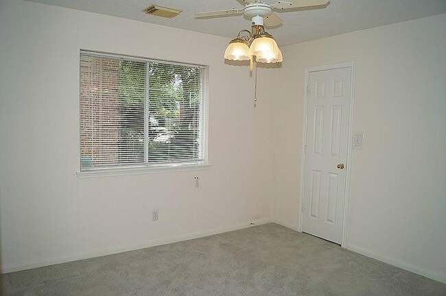 Building Photo - 2711 Aspen Ln