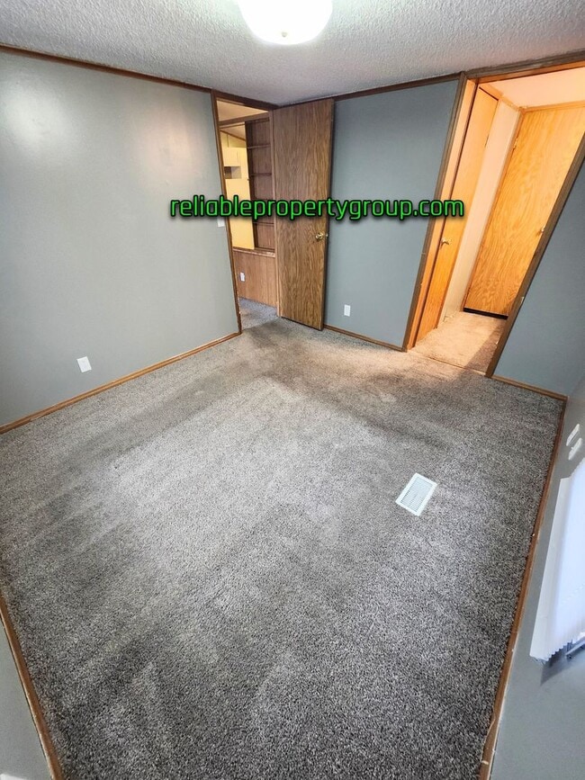 Building Photo - New Listing in Fort Wayne