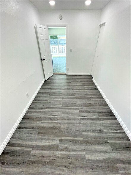 Building Photo - 8650 Orion Ave