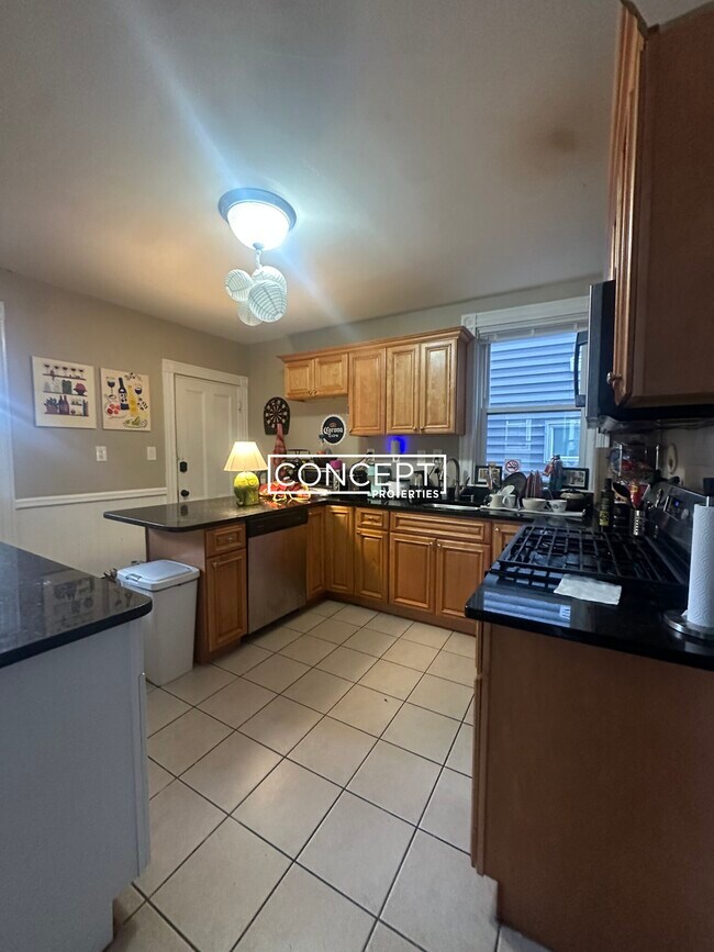 Building Photo - 13A Sachem St. Unit 2