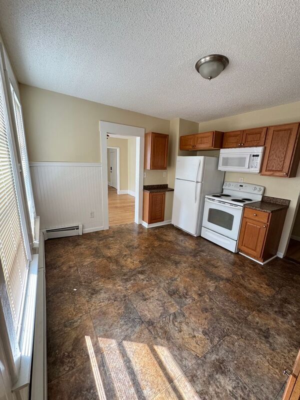 Building Photo - 15 Casimir St