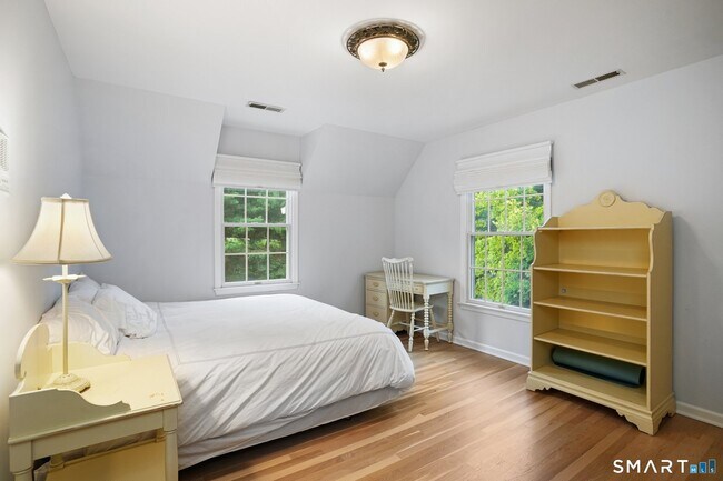 Building Photo - 65 Pine Ridge Rd
