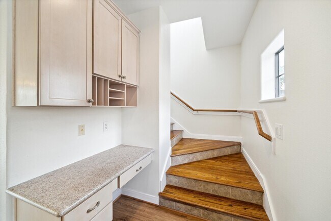 Building Photo - 2402 Calumet St