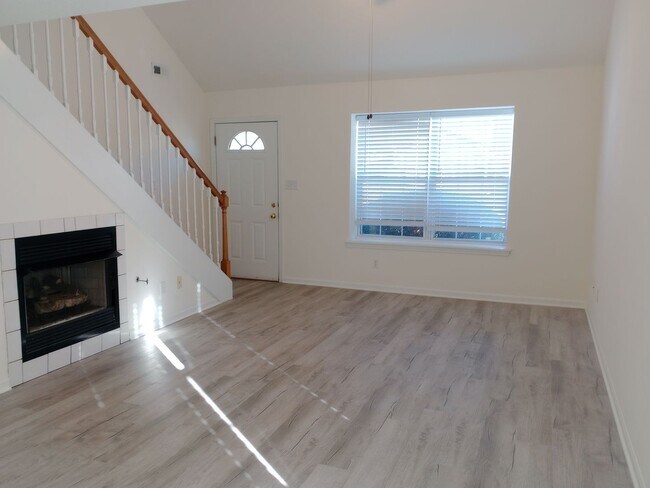 Building Photo - 5013-5015 Carrie Ridge Dr.