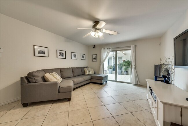 Building Photo - 6931 Echo Bluff Dr