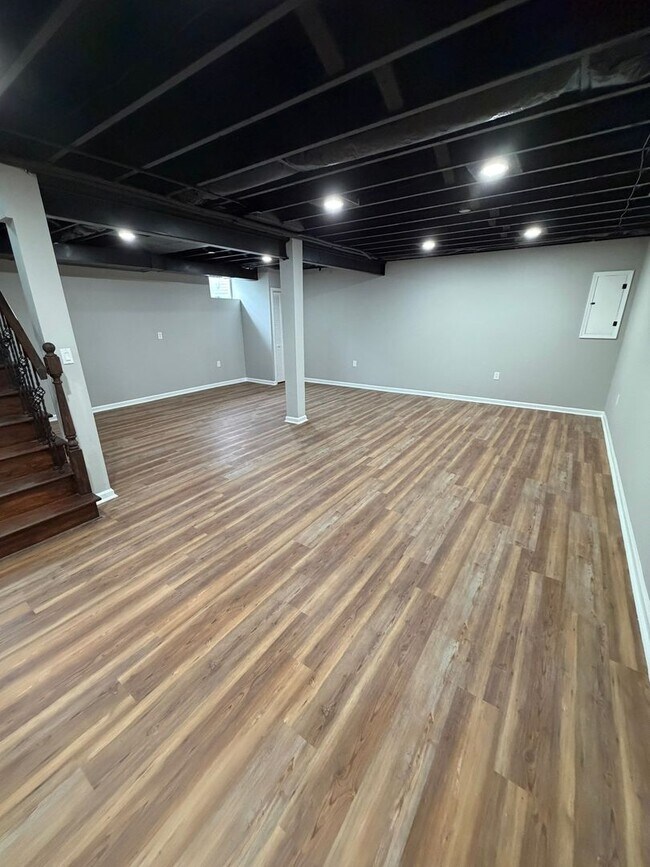 Building Photo - 3 Bedroom Rancher-Country Setting
