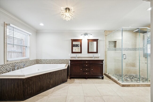 Building Photo - 2506 Avalon Pl