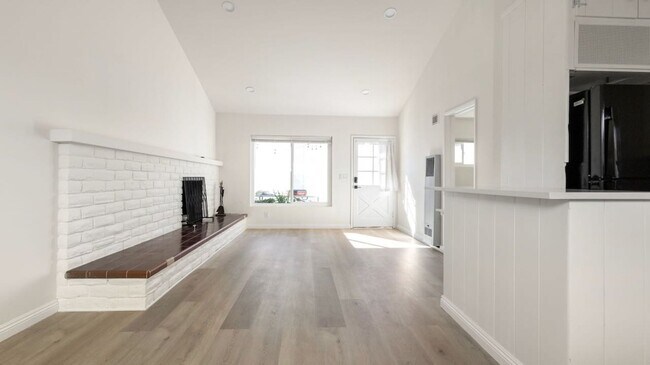 Building Photo - Chi110