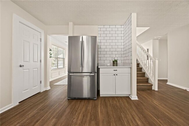 Building Photo - 211 Millstone Dr