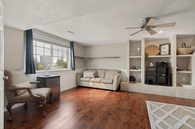 Building Photo - 14767 Brewster Dr