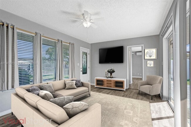 Building Photo - 949 SE 10th Ct