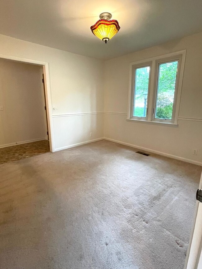 Building Photo - 6808 River Ridge Dr