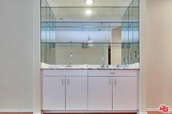 Building Photo - 333 Westminster Ave