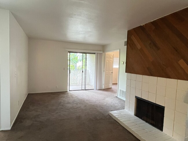 Building Photo - 2 Bedroom Condo in Diamond Bar