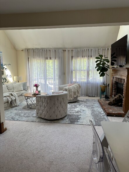 Building Photo - 23 Sprucebrook Trail