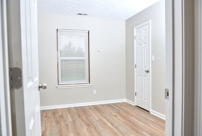 Building Photo - Beautiful Three Bedroom Single Family Home...