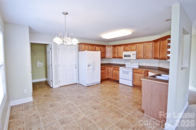 Building Photo - 1491 Mayfair Dr