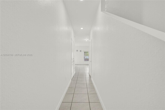 Building Photo - 1161 SW 8th Ave