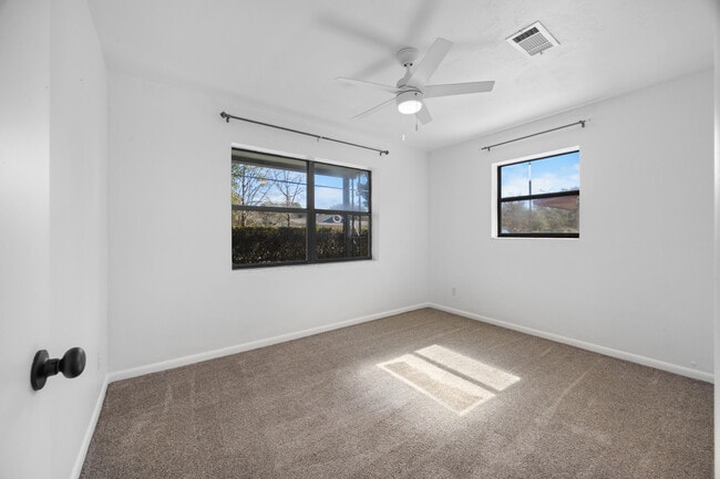 Building Photo - 435 Argyle Ct