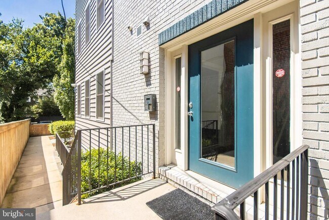 Building Photo - 1340 Nicholson St NW