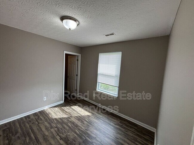 Building Photo - 209 Wexford Dr