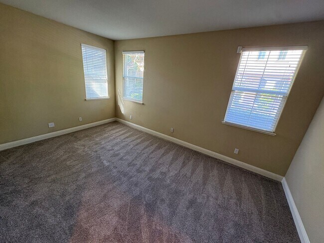 Building Photo - Beautiful 3 bed 2 Bath Home in Mountain House