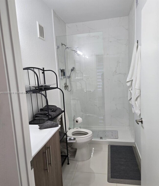 Building Photo - 249 NW 12th Ct