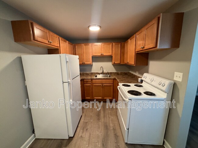 Building Photo - 2113 W 119th St