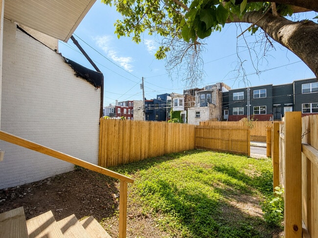 Building Photo - 3124 W Montgomery Ave