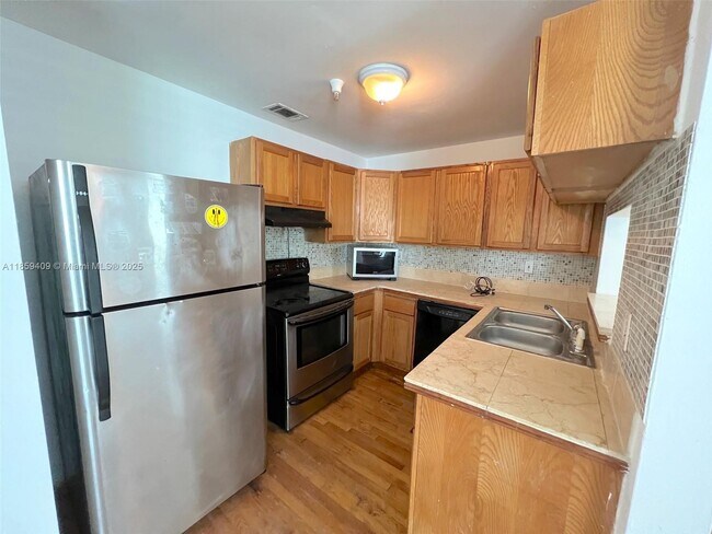 Building Photo - 1502 Jefferson Ave