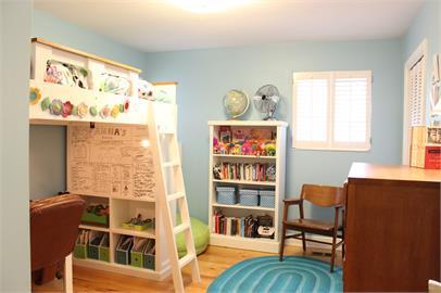 Building Photo - Gorgeous 4/3 Home with fenced yard and garage