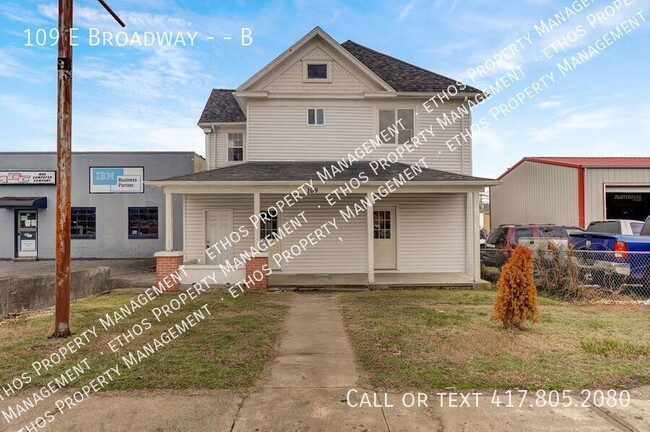 Primary Photo - 109 E Broadway