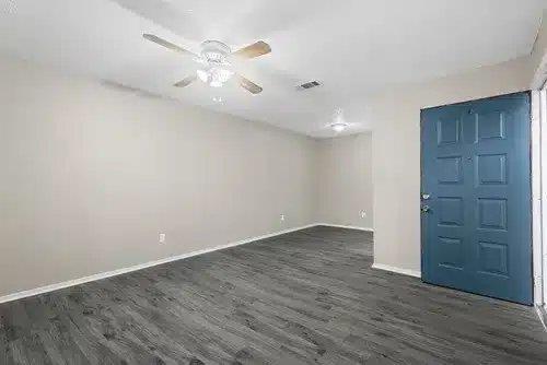 Building Photo - 829 Park Plaza Dr