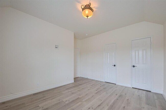 Building Photo - 5703 Saragosa Dr