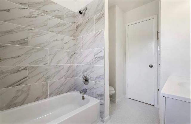 Building Photo - 1529 E King St