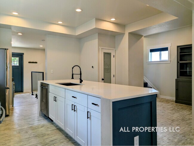 Building Photo - 59 Knox Ct