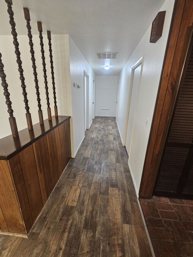Building Photo - 426 Stanmar Dr