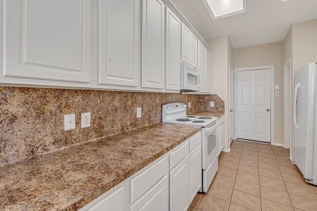 Building Photo - 6213 Stoney Creek Dr