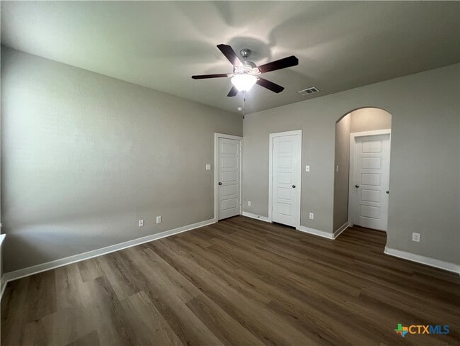 Building Photo - 1119 Creekside Orchard