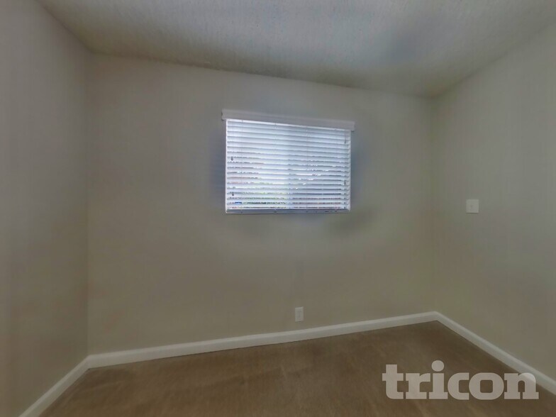 Building Photo - 110 Inverness Dr