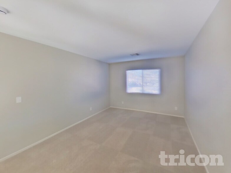 Building Photo - 8716 Honey Vine Ave