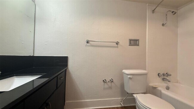 Building Photo - 5400 Memorial Dr