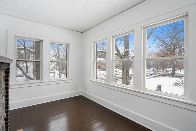 Building Photo - 2229 Cordova Ave