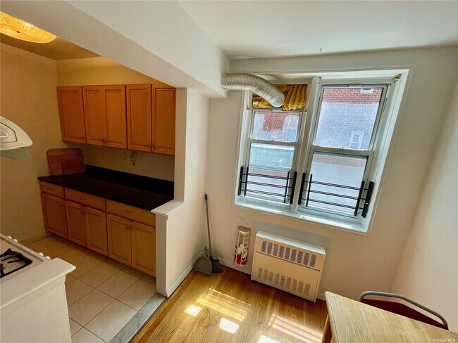 Building Photo - 143-40 41st Ave