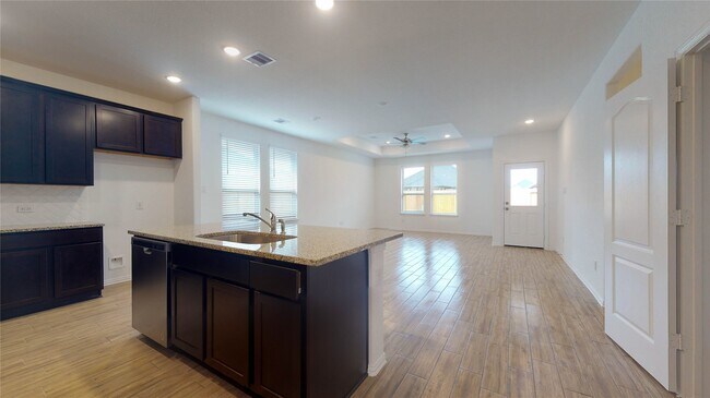 Building Photo - 31314 Whitfield Ct