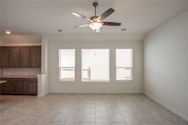 Building Photo - 608 Saturnia Dr