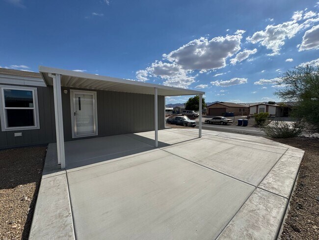 Building Photo - 1700 Yale Dr