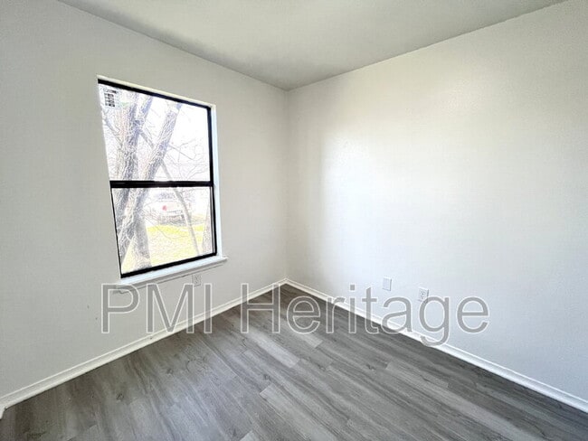 Building Photo - 606 Virginia St