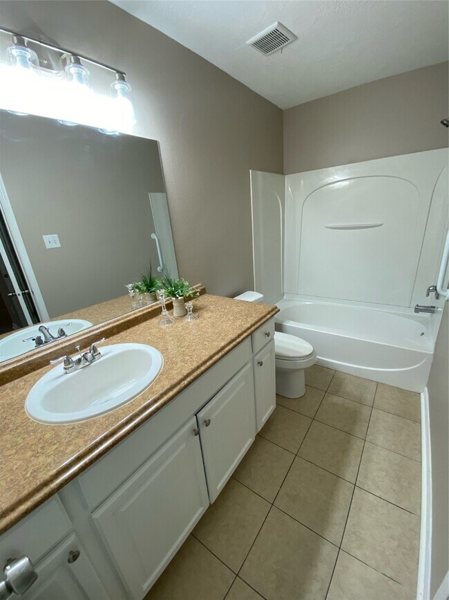 Building Photo - 8825 E Buffalo Cir