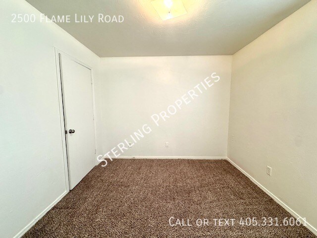 Building Photo - 2500 Flame Lily Rd